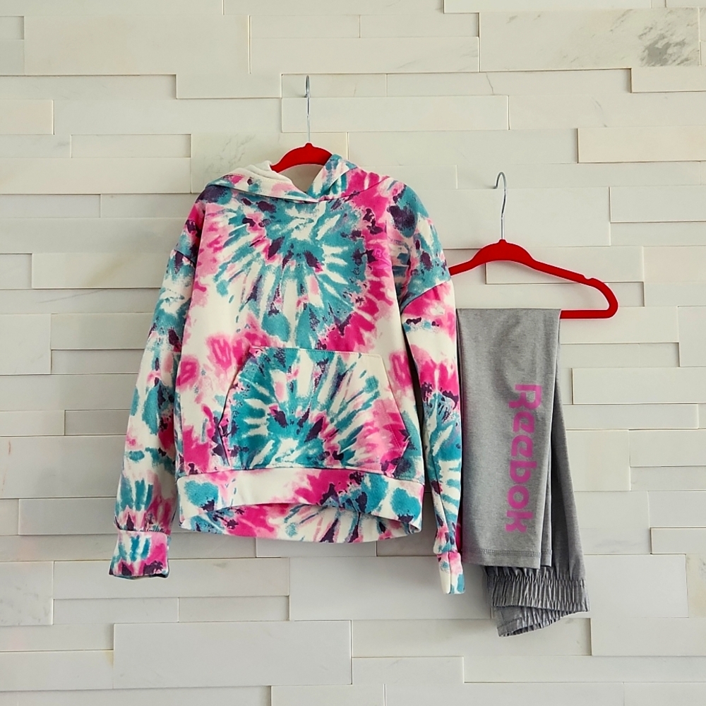 REEBOK HOODED FLEECE LINED SWEATSHIRT AND ATHLETOC PANTS SET. SIZE 6